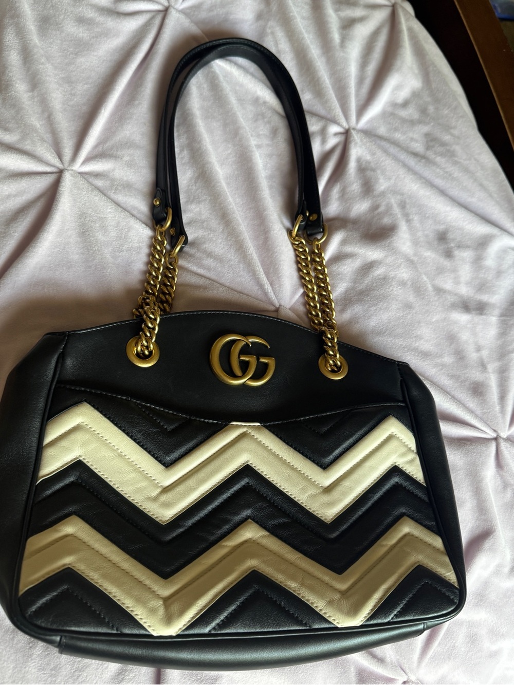 Gucci gg marmont chevron black and white bag